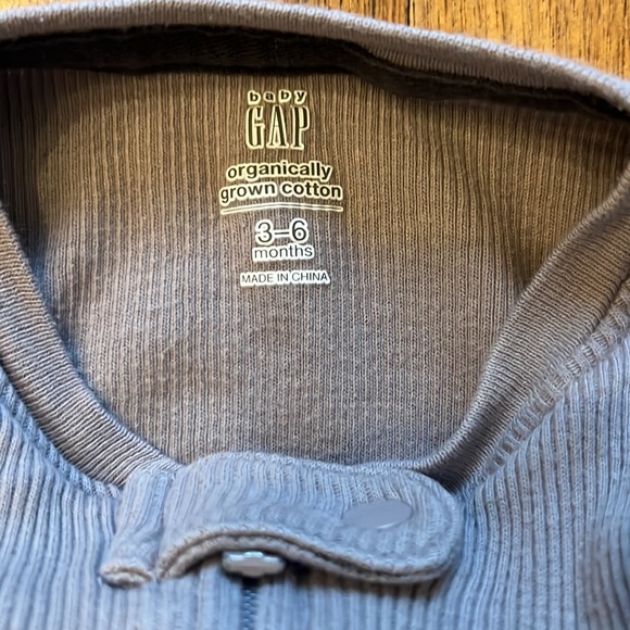 Gap zippered footie - Picture 3 of 3